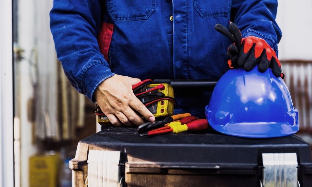What PPE Should Electricians Wear?