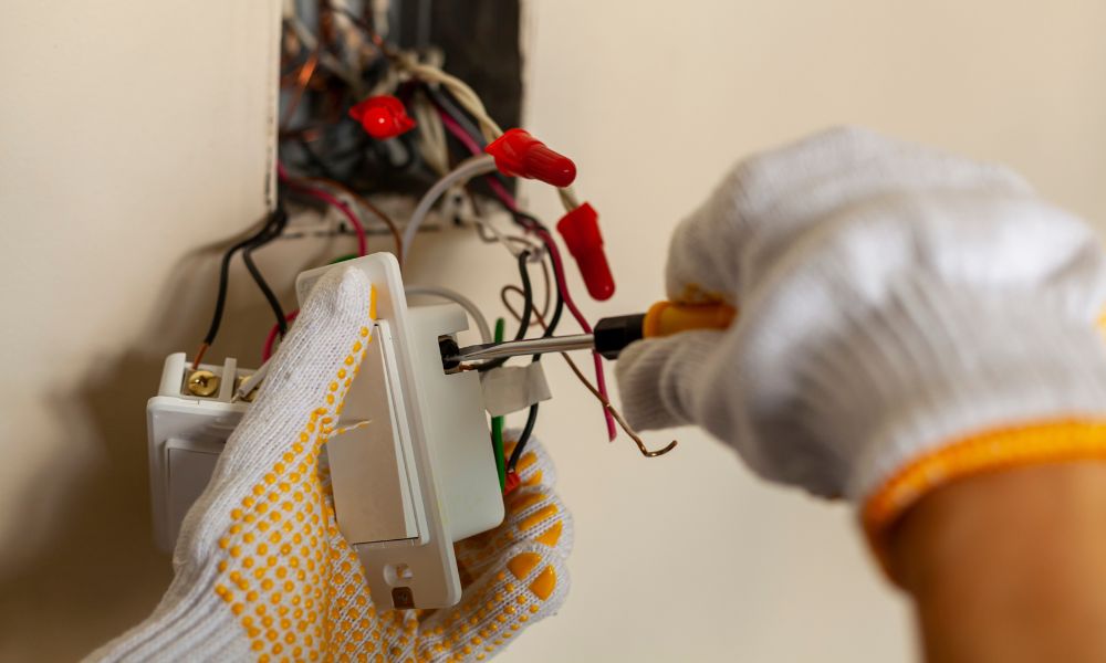 5 Dangers You Face When You Become an Electrician