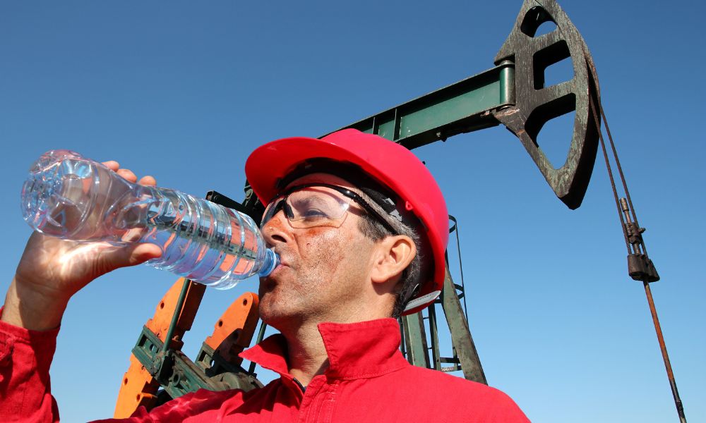 How FR Clothing Helps You Manage Heat Stress in the Field